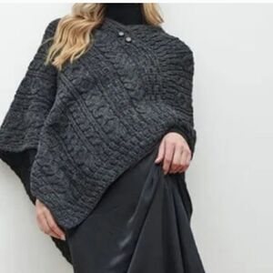 Kenar S/P Wool blend Gray, Cable knit poncho